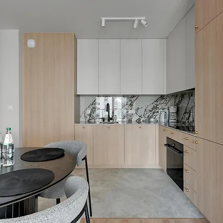 Horizon 63 Superior By Grand *