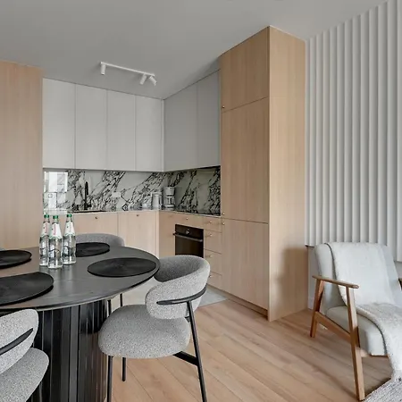 Horizon 63 Superior By Grand * Danzig